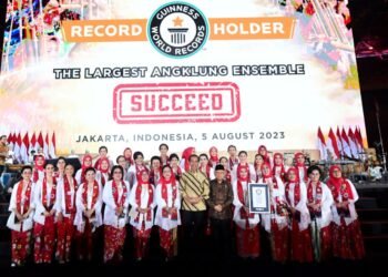 Presiden Jokowi Saksikan Pemecahan Rekor Pergelaran Angklung Terbesar di Dunia