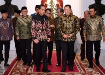 Presiden Jokowi Terima Pimpinan MPR di Istana Merdeka