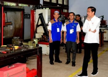 Presiden Jokowi dan Ibu Iriana Tinjau Aktivitas Pembelajaran di SMKN Jawa Tengah