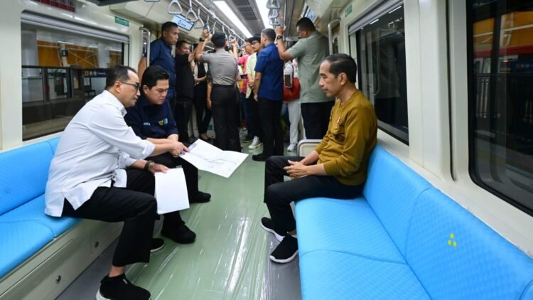 Saat Presiden Jokowi Jajal LRT Jabodebek