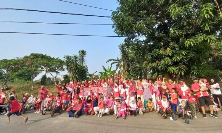 Semarakkan Dirgahayu Indonesia ke-78, Warga Komplek Depag Bambu Apus Kolaborasi Jalan Sehat