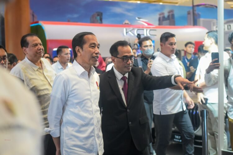 Presiden Jokowi Tinjau Pameran Hub Space di JCC