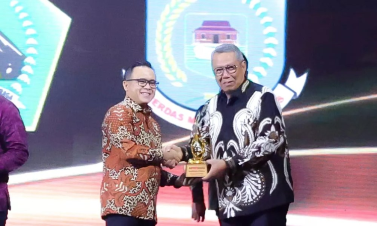 Pemkot Tangsel Raih Penghargaan Daerah Peduli Pelayanan Publik, Benyamin: Motivasi untuk Lebih Baik