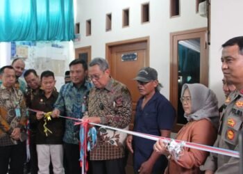 Program Berlanjut, Wali Kota Benyamin Serahkan 94 RUTLH di Ciputat dan Ciputat Timur