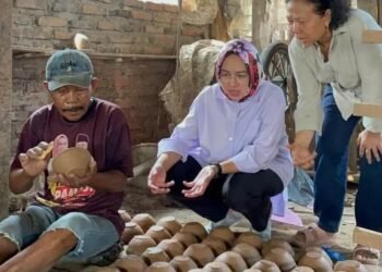 Airin Rachmi Diany Harap Kerajinan Gerabah Tanah Liat di Kabupaten Serang Terus Berkembang