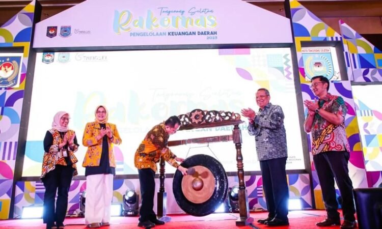 Wali Kota Tangsel Benyamin Bersama Dirjen Bina Keuda Kemendagri Buka Rakernas Pengelolaan Keuangan Daerah 2023