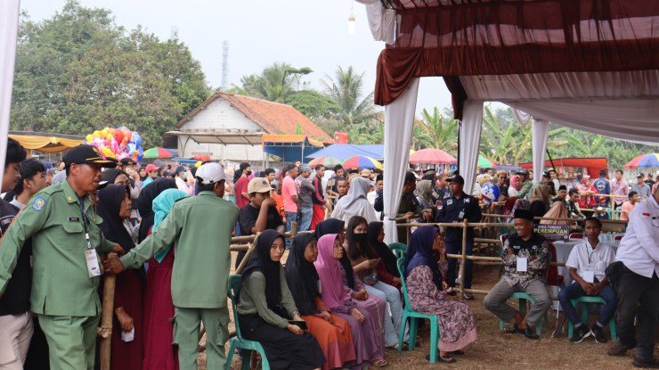 Pj Bupati Tangerang Keliling Naik Motor untuk Pantau Pilkades