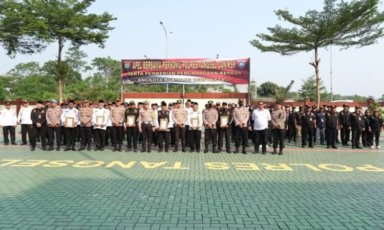 Bantu Ungkap Pencurian, 6 Pokdarkamtibmas Ciputat Timur Dapat Penghargaan dari Kapolres Tangsel