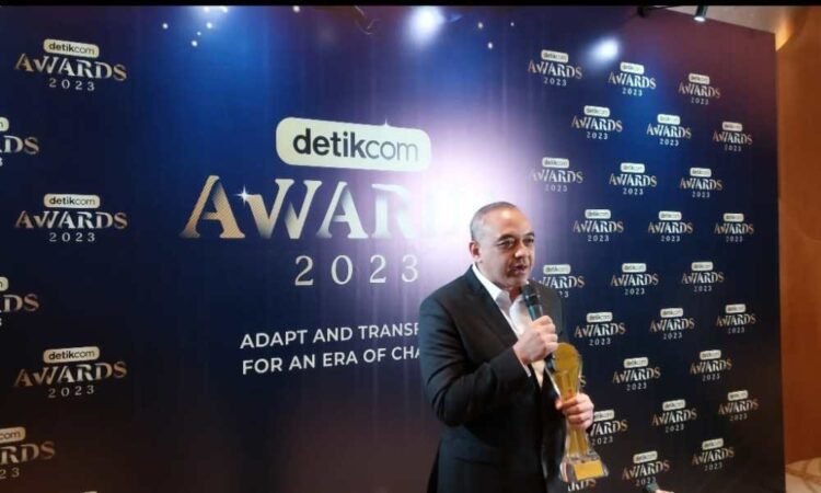Hari Terakhir Jabat Bupati Tangerang, Ahmed Zaki Iskandar Raih Detikcom Awards 2023