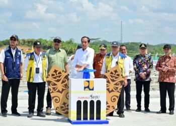 Presiden Jokowi Lakukan Pengisian Awal Bendungan Sepaku Semoi