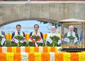 Pagi Hari di New Delhi, Presiden Jokowi Beri Penghormatan di Mahatma Gandhi Samadhi