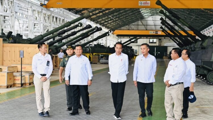 Presiden Jokowi Apresiasi Perkembangan Cepat PT Pindad