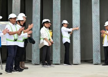 Presiden Jokowi Pasang Bilah Pertama Garuda di Kantor Presiden IKN