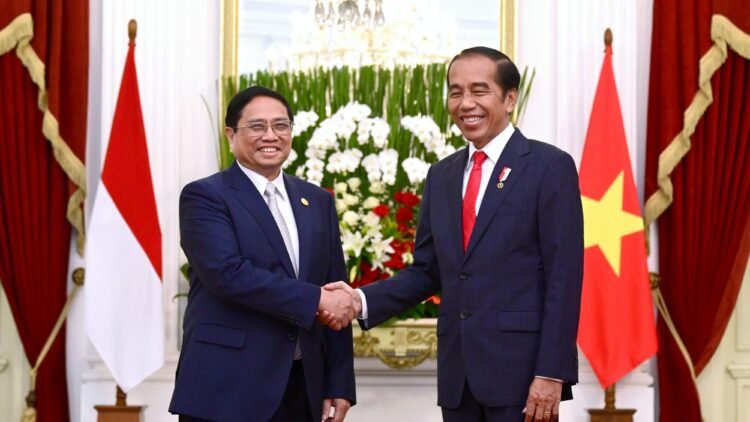 Presiden Jokowi dan PM Pham Minh Chinh Bahas Kerja Sama Maritim hingga Kendaraan Listrik