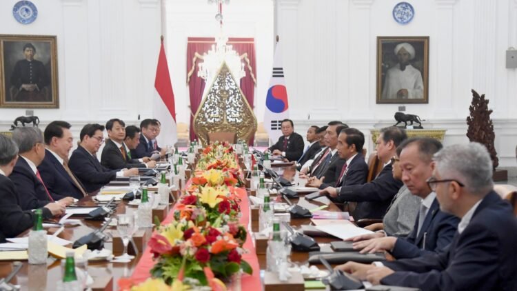 Presiden Jokowi dan Presiden Yoon Bahas Peningkatan Kerja Sama Indonesia-Republik Korea