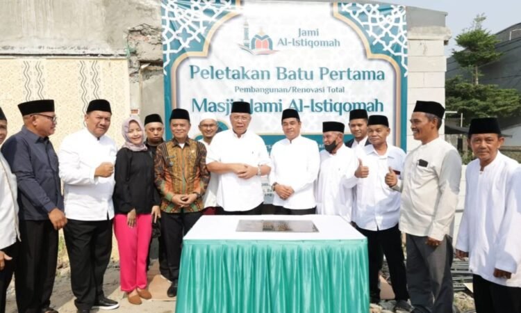 Benyamin Letakan Batu Pertama Pembangunan Masjid Jami Al-Istiqomah
