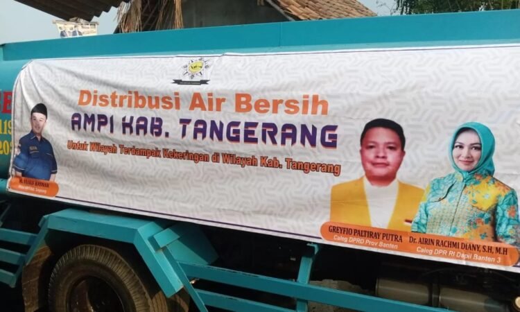Airin Rachmi Diany Bersama Greyfio dan AMPI Salurkan Bantuan Air Bersih Ke Masyarakat Kabupaten Tangerang