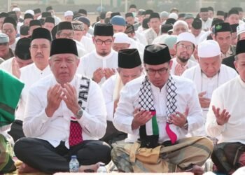 Benyamin Bersama Ribuan Masyarakat Tangsel Lakukan Salat Istisqa’