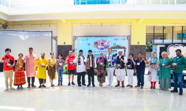 Pilar Sambut 11 Delegasi Negara Peserta Indonesia International Culture Festival