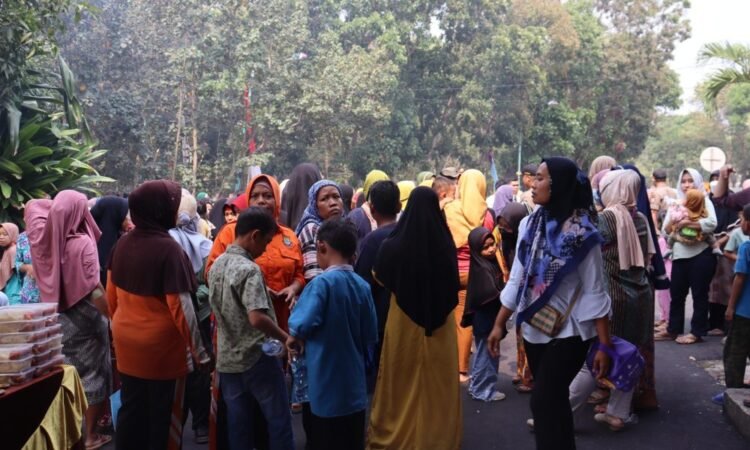 Ajak Masyarakat Gemar Makan Ikan, Diskan Kabupaten Tangerang Bagikan 3.000 Olahan Ikan