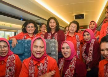 Ibu Iriana dan OASE KIM Jajal Kereta Cepat Whoosh