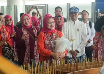 Naik Whoosh, Ibu Iriana: Tidak Terasa 27 Menit Sampai Bandung