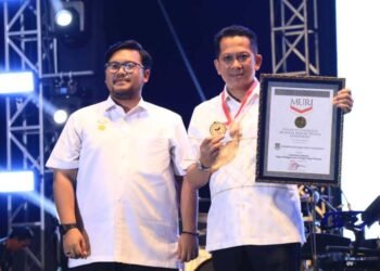 Pj Bupati Tangerang Terima Rekor MURI terkait Kartu Diskon Belanja
