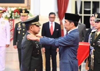 Presiden Jokowi Lantik Agus Subiyanto sebagai KSAD di Istana Negara