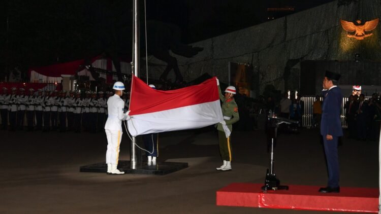 Presiden Jokowi Pimpin Upacara Parade Senja HUT Ke-78 TNI