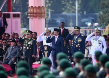 Presiden Jokowi Pimpin Upacara Peringatan HUT Ke-78 TNI