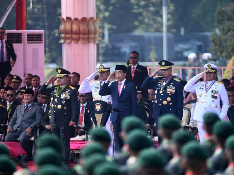 Presiden Jokowi Pimpin Upacara Peringatan HUT Ke-78 TNI