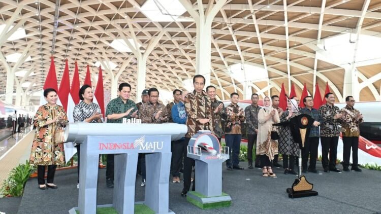Presiden Jokowi Resmikan WHOOSH, Kereta Cepat Pertama di Indonesia dan Asia Tenggara