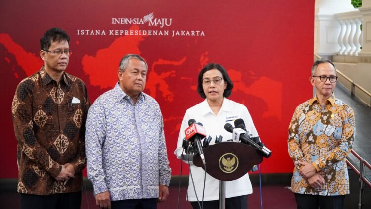 Presiden Jokowi Terima Laporan Perkembangan Situasi Perekonomian Global dari KSSK