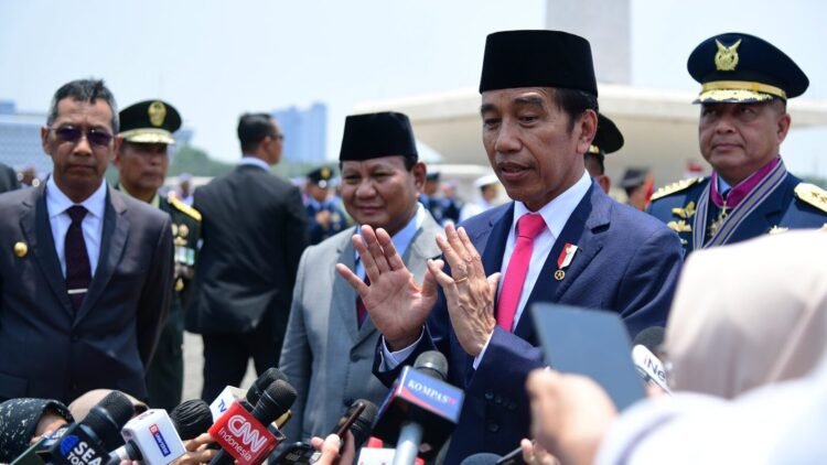 Saksikan Defile Pasukan dan Pawai Alutsista TNI, Presiden: Sangat Komplet