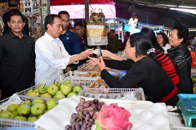 Tinjau Pasar Bulan di Gianyar, Presiden Jokowi Dorong Perbanyak Suplai Beras