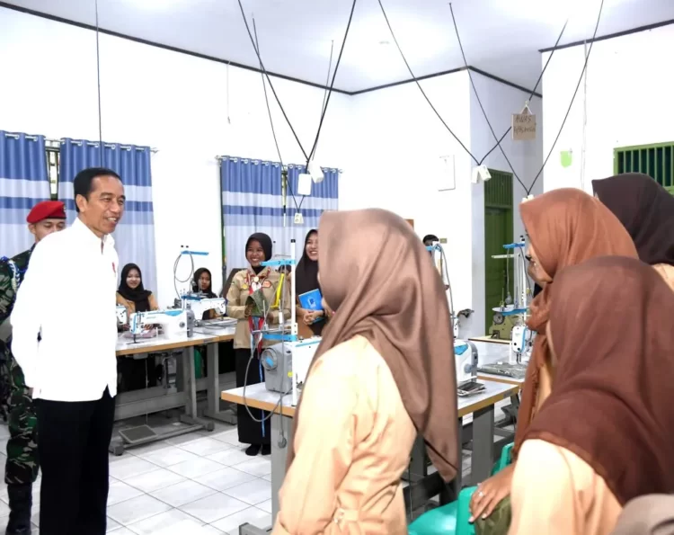Tinjau SMK Negeri 3 Kota Metro, Presiden: Sarana Prasarana Sangat Siap