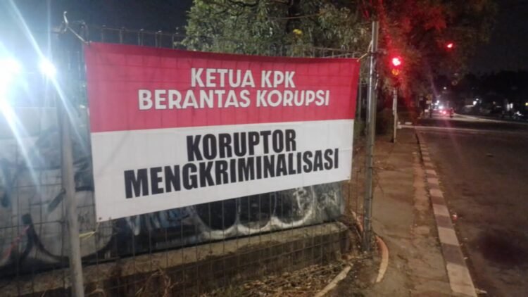 Spanduk Dukungan Moral untuk Firli Bahuri Terpasang di Sejumlah Titik di Jakarta