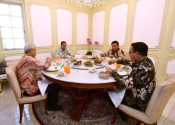 Saat Presiden Jokowi Makan Siang Bareng Tiga Capres