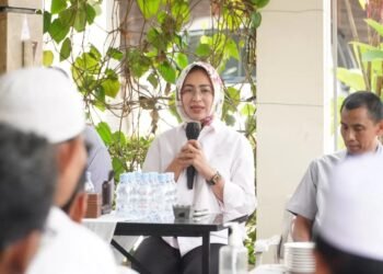 Airin Ajak Masyarakat Peduli Lingkungan