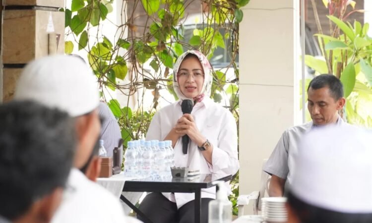 Airin Ajak Masyarakat Peduli Lingkungan