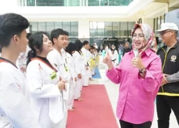 Ketua TI Banten Airin Rachmi Diany Motivasi Atlet Taekwondo Tangsel Dalam UKT Gabungan