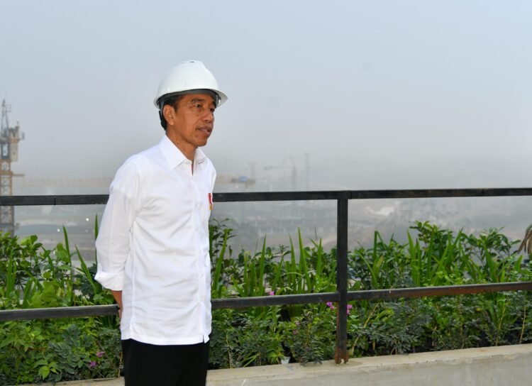 Pagi di IKN, Presiden Tinjau Pembangunan IKN dari Atas Lokasi Kantor Presiden