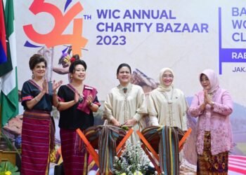 Ibu Iriana Buka Bazar Amal Ke-54 Women’s International Club Jakarta