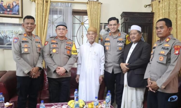 Kapolres AKBP Faisal Febrianto Silaturahmi ke Kediaman Ketua MUI Tangsel