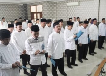 Kepala Kantor Kemenag Tangsel Kukuhkan Pengurus BKM Kecamatan