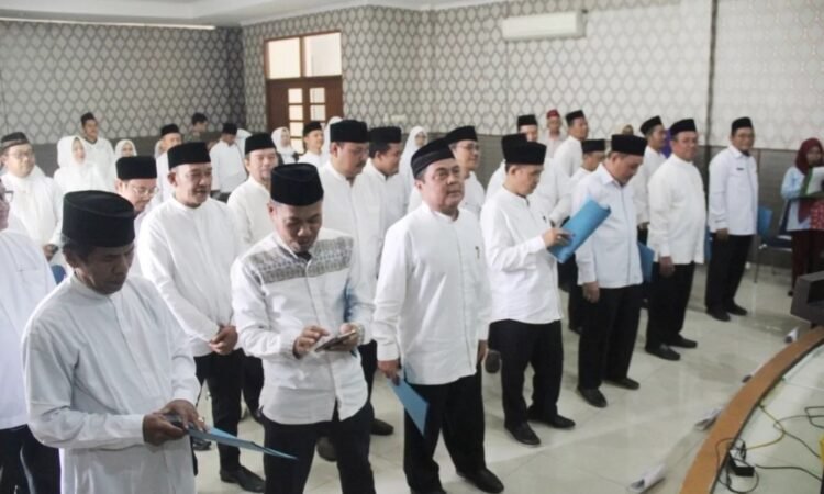 Kepala Kantor Kemenag Tangsel Kukuhkan Pengurus BKM Kecamatan