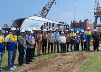 Pemkab Tangerang Terima Hibah Kapal Penyedot Sampah Neon Moon II dari Coldplay