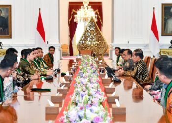 Presiden Jokowi Terima Kunjungan PB HMI di Istana Merdeka