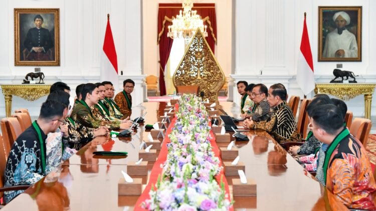 Presiden Jokowi Terima Kunjungan PB HMI di Istana Merdeka