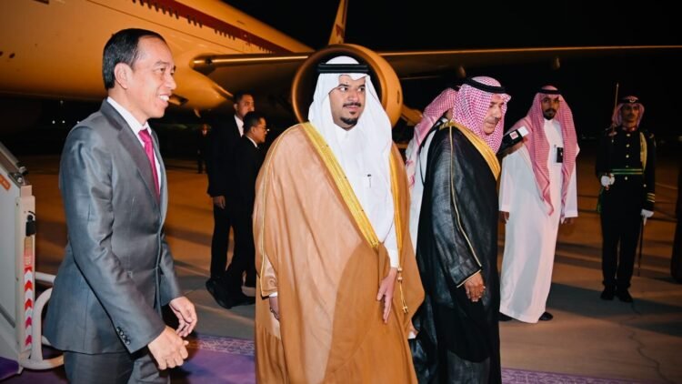 Presiden Jokowi Tiba di Riyadh untuk Hadiri KTT Luar Biasa OKI